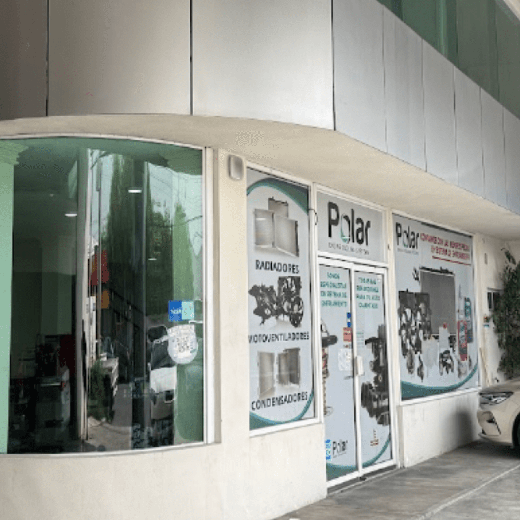 Tienda Polar Autopartes - Vista lateral